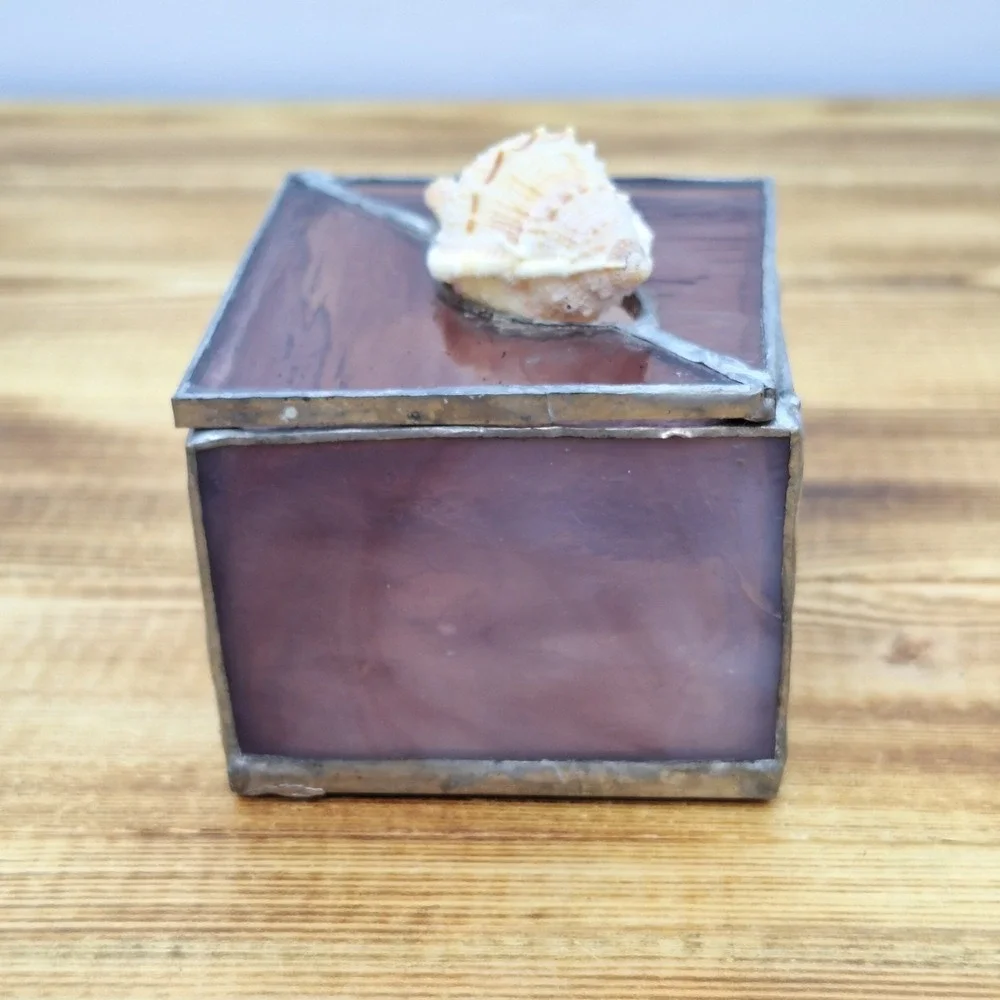 Vtg Mounted Sea Shell Purple Amethyst Glass Trinket‎ Box 2.5 X 2